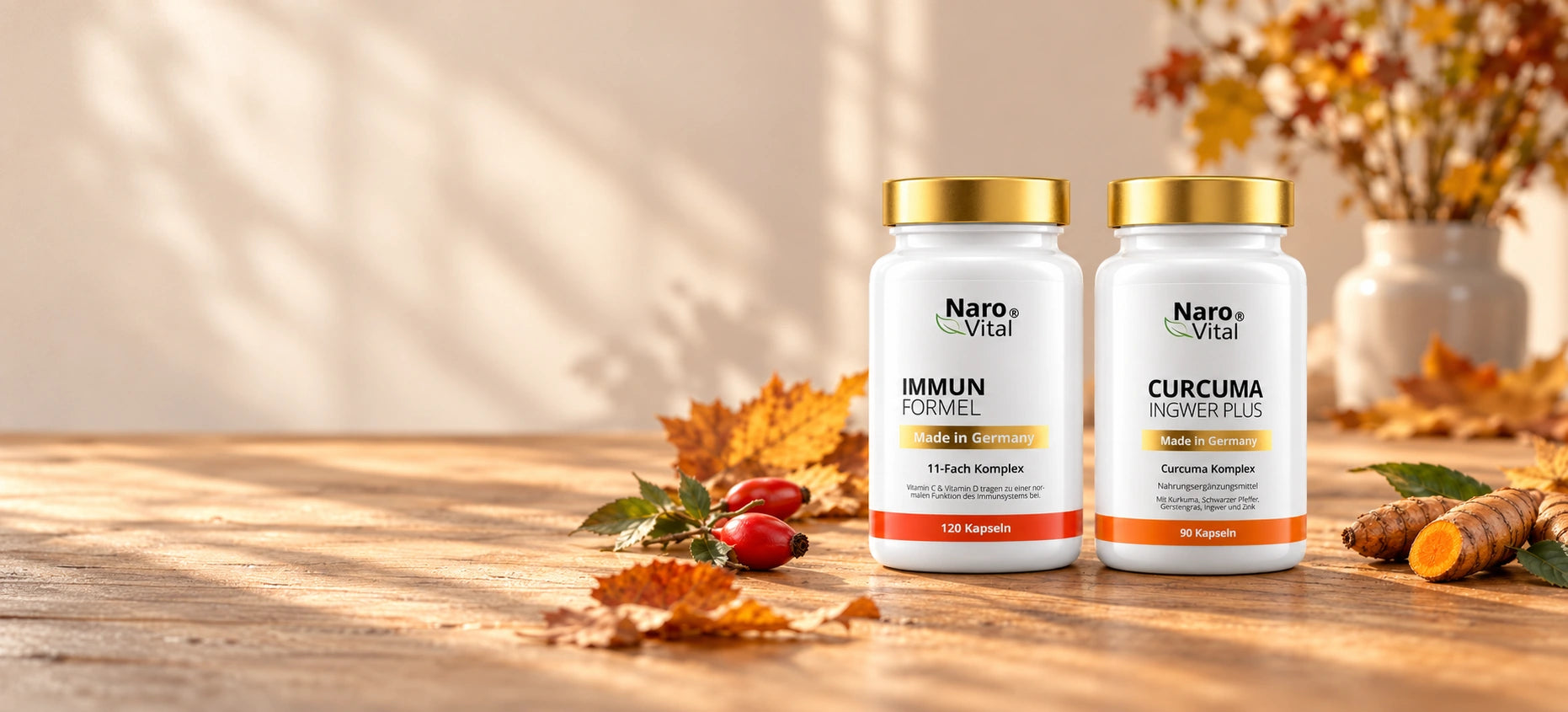 Immun Formel und Curcuma Ingwer Plus in einer warmen Herbstszene